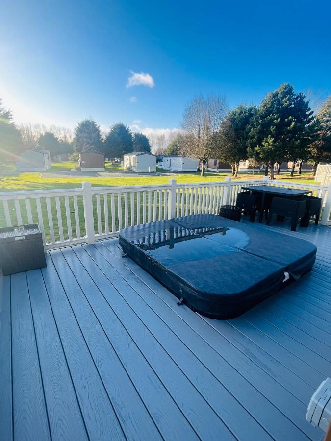 Bushmills Lodge With Hot Tub Thornton  Экстерьер фото