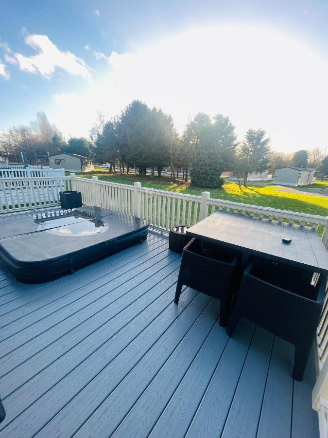 Bushmills Lodge With Hot Tub Thornton  Экстерьер фото